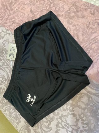 Pantalón corto deportivo Hummel negro