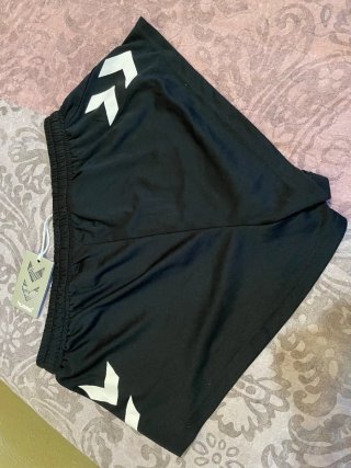 Pantalón corto deportivo Hummel negro
