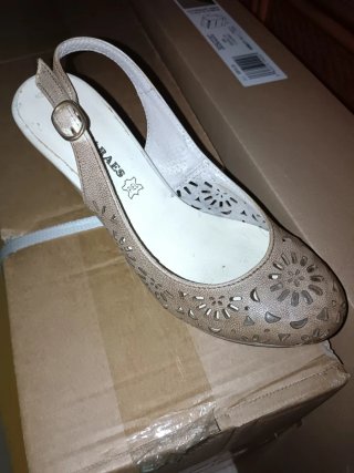 Zapatos ARAES Beige/Dorado Talla 38