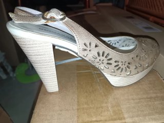 Zapatos ARAES Beige/Dorado Talla 38
