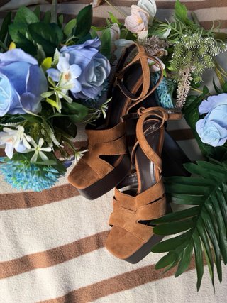 Zapatos de tacón Zara marrones