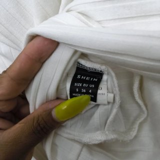 Blusa blanca crop top anudada