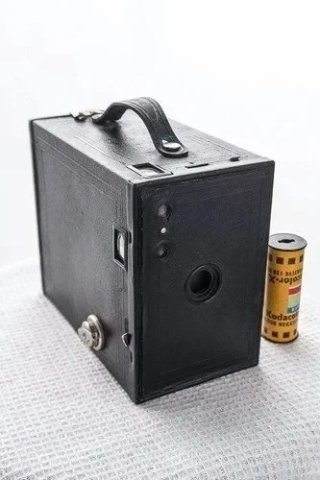 Fotocamera Kodak n. 2A Brownie modello C