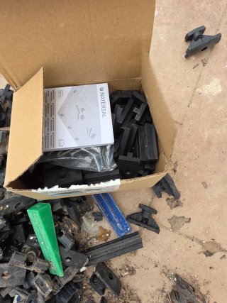 Lote grapas, clips y tornillos tarima exterior