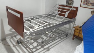 Cama articulada eléctrica con carro elevador