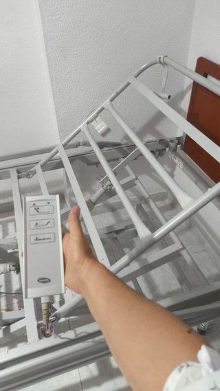 Cama articulada eléctrica con carro elevador
