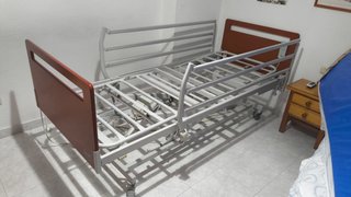 Cama articulada eléctrica con carro elevador