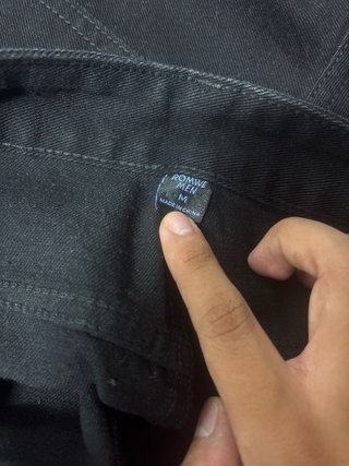 Pantalón vaquero negro con pedrería