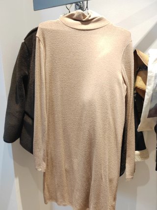 Vestido cuello vuelto camel talla M