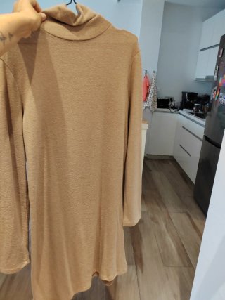 Vestido cuello vuelto camel talla M