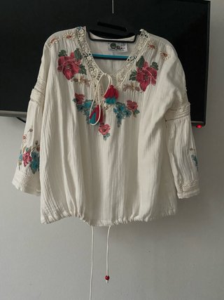 Blusa bordada blanca