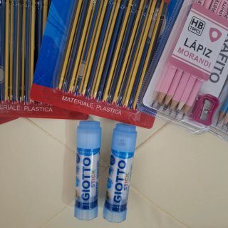 Lotto penne, matite e colla Giotto