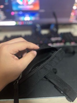 Riñonera Nike Negra y otra Adidas