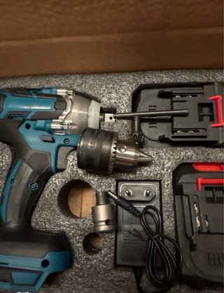 Taladro/Atornillador Impacto + 2 Baterías