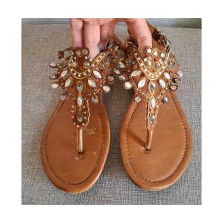 Sandalias Marrones y Doradas con Pedrería