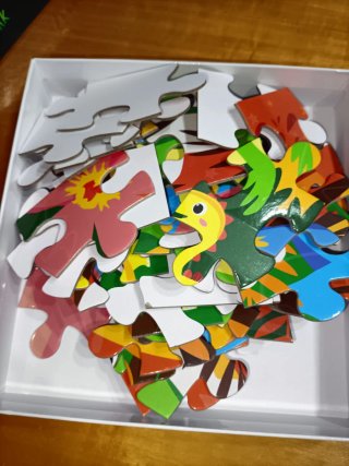 Puzzle infantil unicornio y dinosaurio fosforito