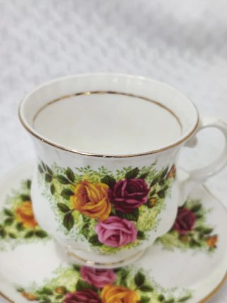 Taza de té porcelana inglesa floral