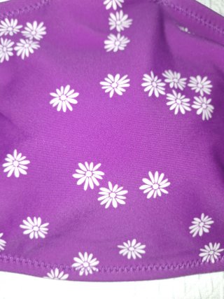 Bikini banda morado flores blancas