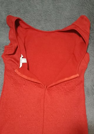 Vestido rojo con textura
