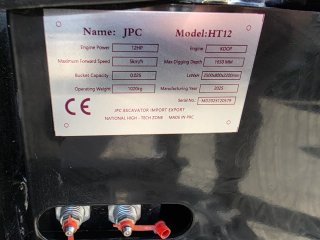 Miniexcavadora compacta roja