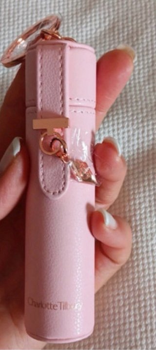 Charlotte Tilbury Neceser Rosa con Llavero Dorado