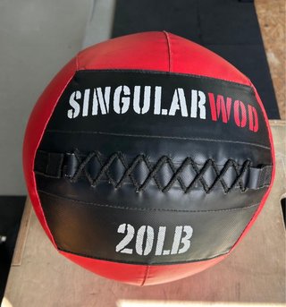 Wall Balls y Sandbag Singular WOD excelente estado