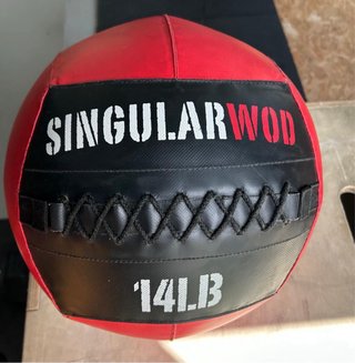 Wall Balls y Sandbag Singular WOD excelente estado