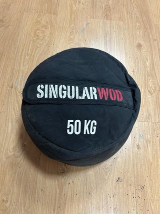 Wall Balls y Sandbag Singular WOD excelente estado
