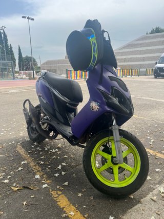 Yamaha Jog con papeles