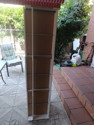 REBAJADO. Mueble bajo blanco.