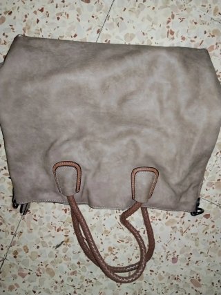 Bolso beige y marrón con monedero