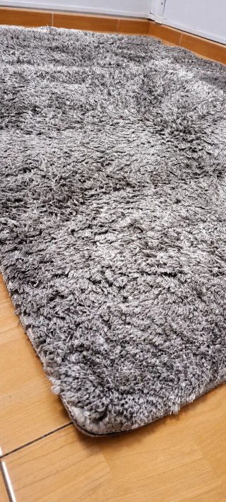 Alfombra gris de poliéster