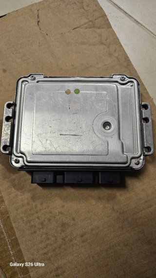 ECU Bosch Peugeot/Citroen 0 281 011 823