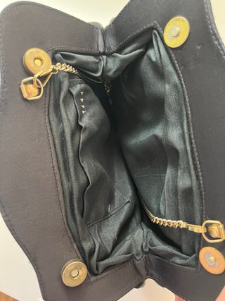 Bolso de fiesta negro con cadena dorada