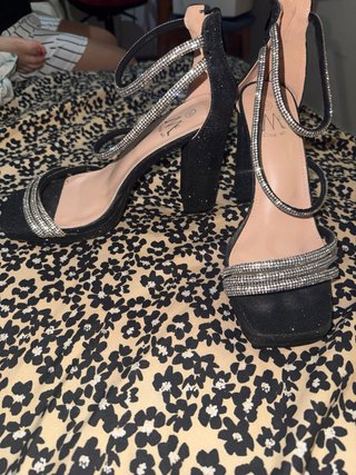 Tacones fiesta negros con filo plateado T39