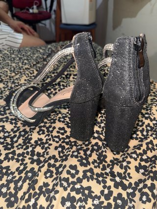 Tacones fiesta negros con filo plateado T39