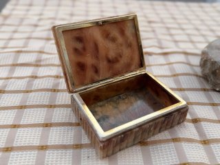 Caja joyero de mármol y metal