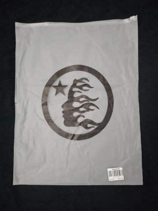 Camiseta Hellstar Blanca con logo celeste