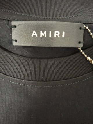 Camiseta Amiri Negra Logo Frontal Azul