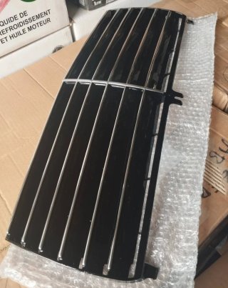 Rejilla frontal coche negro