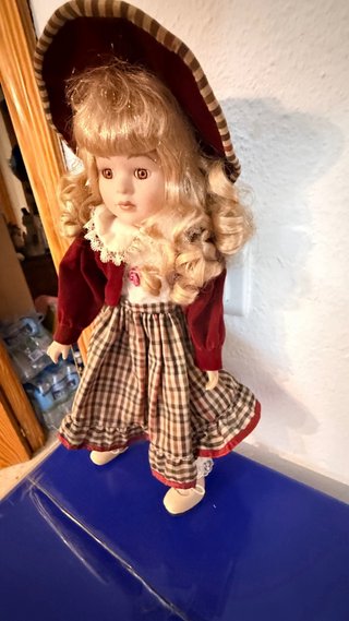 Bambole in porcellana con abito