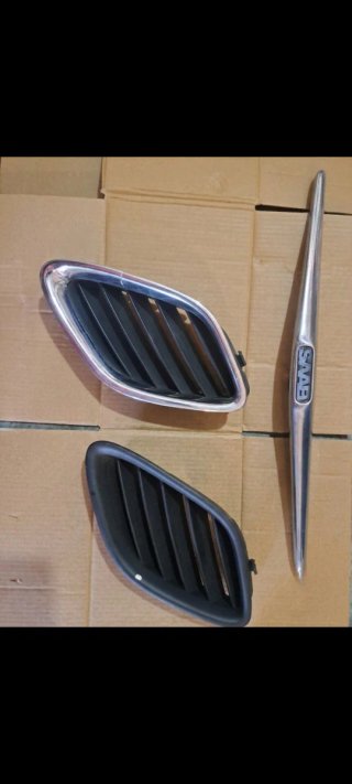 Rejilla y Logo Saab 93