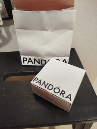 Bolsa y caja Pandora