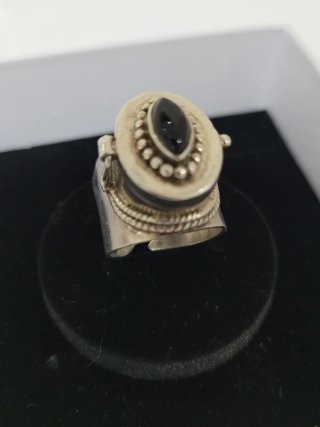 Anillo pastillero plata y onix negro