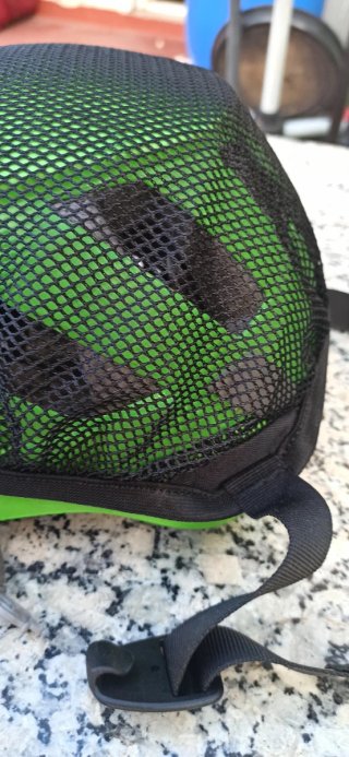 Red para sujetar casco negra