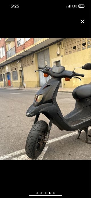 Peugeot Trekker 50 Scooter Negra