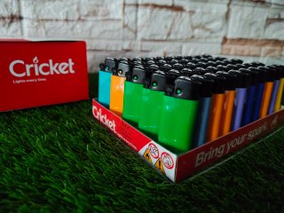 Confezione da 50 accendini Cricket