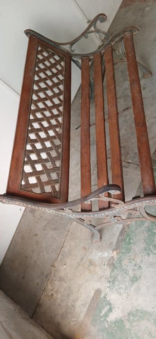 Banquillo madera y metal para restaurar