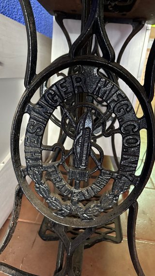 Máquina de coser antigua con cofre y electrica!