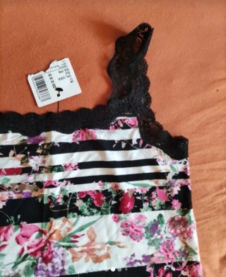 Camiseta tirantes Tezenis flores y rayas
